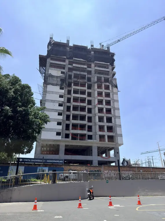 Torre Iqono Park en obra.