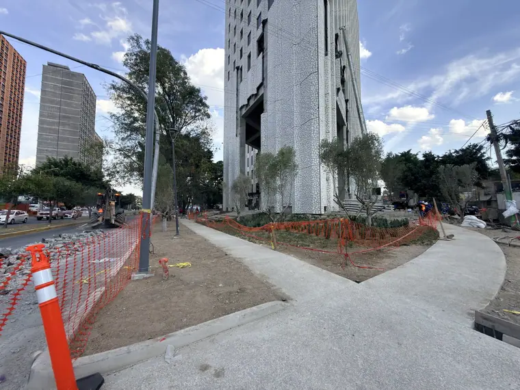 Torre San Luis · Hotel Residence Inn by Marriott, al pie de la obra.